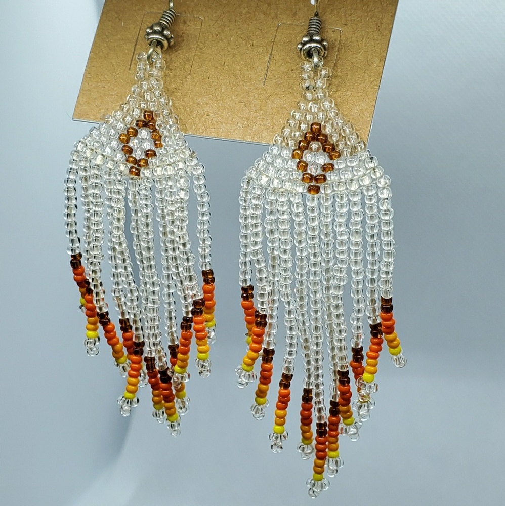Handmade Native beaded hanging earring - Picture 3 of 3